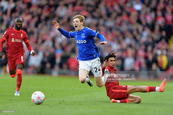 Liverpool thắng nghẹt thở derby Merseyside, đẩy Everton xuống khu vực 