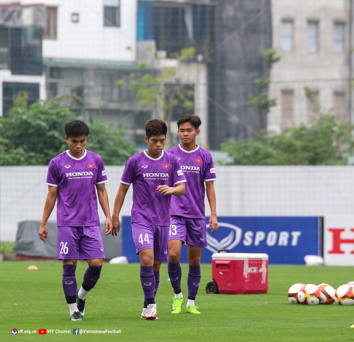 Thủ môn U23 Việt Nam &quot;méo mặt&quot; với bài tập chuẩn bị cho SEA Games 31 - Ảnh 10.