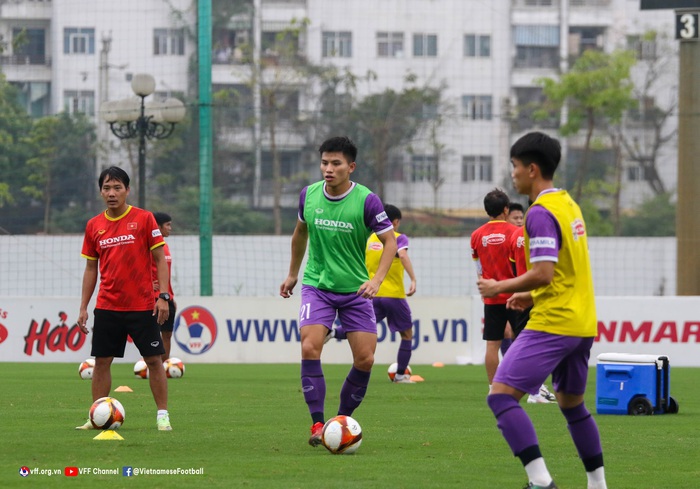 Thủ môn U23 Việt Nam &quot;méo mặt&quot; với bài tập chuẩn bị cho SEA Games 31 - Ảnh 8.