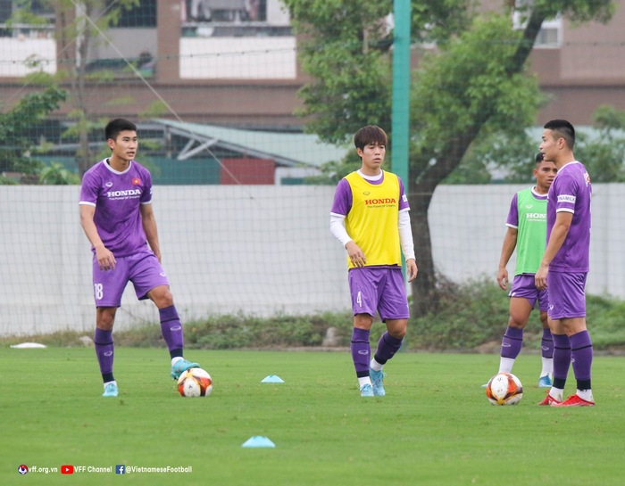 Thủ môn U23 Việt Nam &quot;méo mặt&quot; với bài tập chuẩn bị cho SEA Games 31 - Ảnh 9.