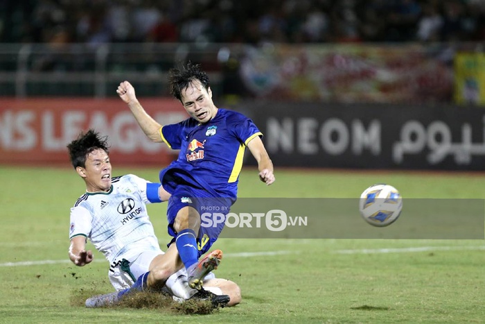 Trực tiếp HAGL 1-1 Jeonbuk Hyundai Motors: Văn Toàn nổ súng  - Ảnh 2.