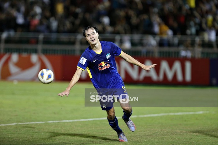 Trực tiếp HAGL 1-1 Jeonbuk Hyundai Motors: Văn Toàn nổ súng  - Ảnh 3.