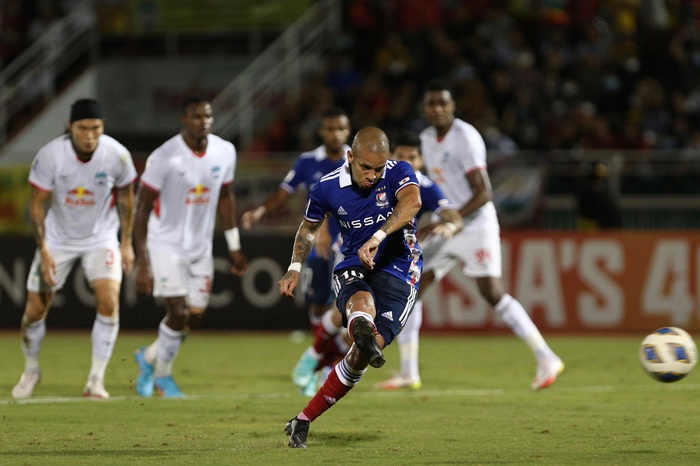 Cập nhật HAGL 0-1 Yokohama F.Marinos (hiệp 1): Hữu Tuấn phạm lỗi khiến HAGL phải chịu penalty - Ảnh 2.