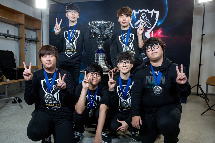 SKT T1 mùa 2015 mãi là huyền thoại