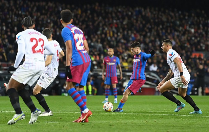 Pedri tỏa sáng rực rỡ giúp Barcelona nhọc nhằn "vượt ải" Sevilla  - Ảnh 5.