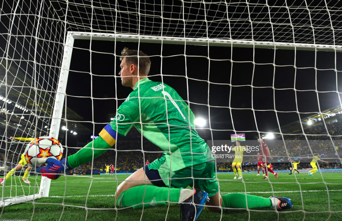 Bayern suýt thủng lưới từ giữa sân vì thói quen dâng cao của Neuer - Ảnh 3.