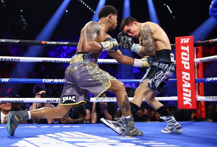 Shakur Stevenson áp đảo Oscar Valdez, thống nhất thành công 3 đai vô địch thế giới - Ảnh 3.