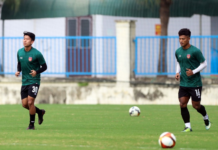 U23 Myanmar đi chân đất tập hồi phục, chờ quyết đấu U23 Việt Nam - Ảnh 8.