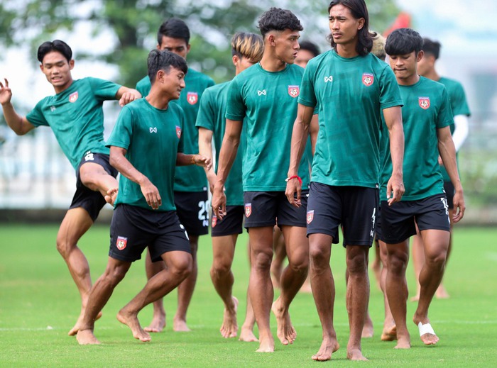 U23 Myanmar đi chân đất tập hồi phục, chờ quyết đấu U23 Việt Nam - Ảnh 3.