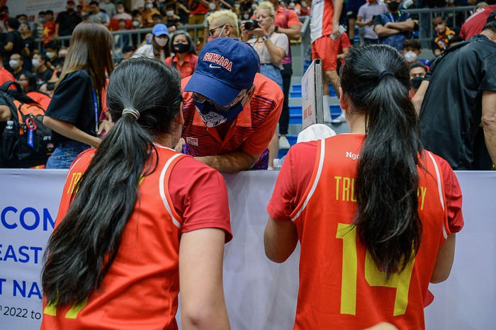 Thất bại đáng tiếc, đội tuyển bóng rổ nữ Việt Nam nhận sự khích lệ tinh thần từ NHM - Ảnh 6.