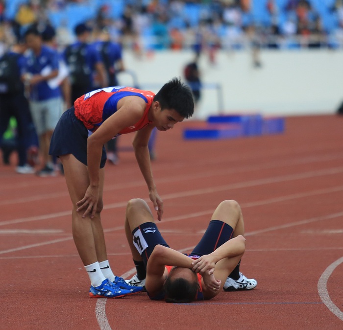 Trần Nhật Hoàng điền kinh ôm mẹ bật khóc khi &quot;đánh rơi&quot; huy chương nội dung sở trường - Ảnh 9.