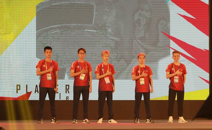 MC Thảo Trang gây ngỡ ngàng với hình ảnh duyên dáng cùng tà áo dài tại SEA Games 31 - Ảnh 12.