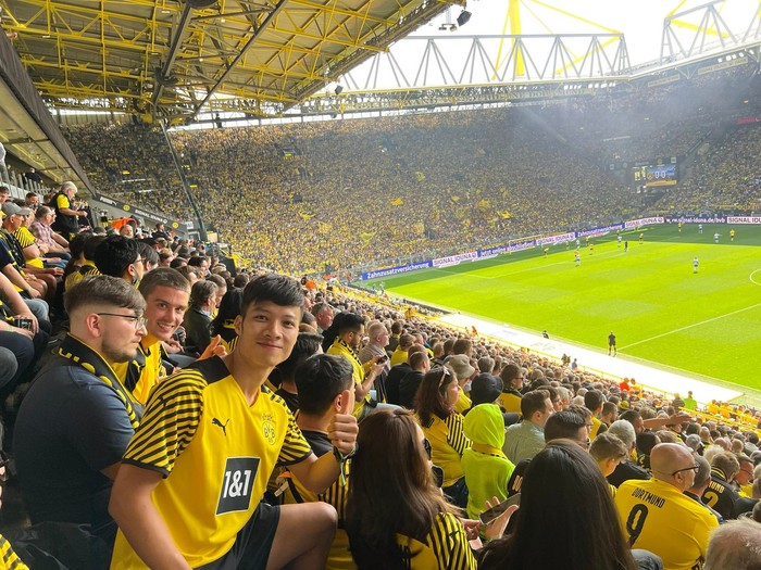 Cầu thủ phủi Việt Nam ghi bàn tại Signal Iduna Park - Ảnh 2.