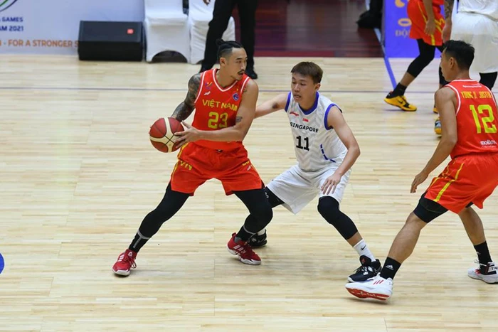 Đội tuyển bóng rổ nam Việt Nam lội ngược dòng quả cảm trước Singapore - Ảnh 2.