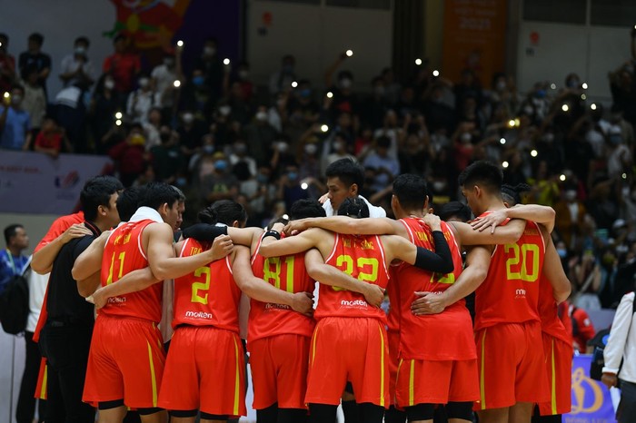 Đội tuyển bóng rổ nam Việt Nam lội ngược dòng quả cảm trước Singapore - Ảnh 6.