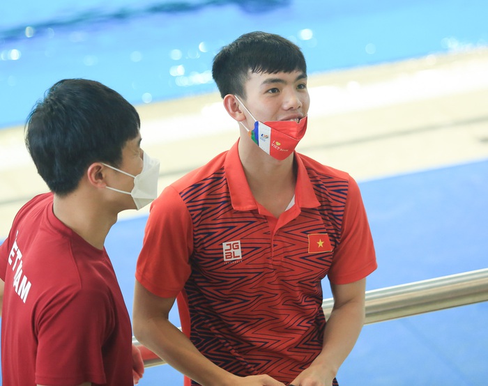 Điểm tựa phía sau tấm huy chương vàng của đội bơi Việt Nam - Ảnh 2.
