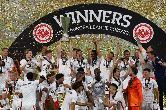 Chùm ảnh Frankfurt ăn mừng vô địch Europa League - Ảnh 9. Chùm ảnh Frankfurt ăn mừng vô địch Europa League - Ảnh 9.