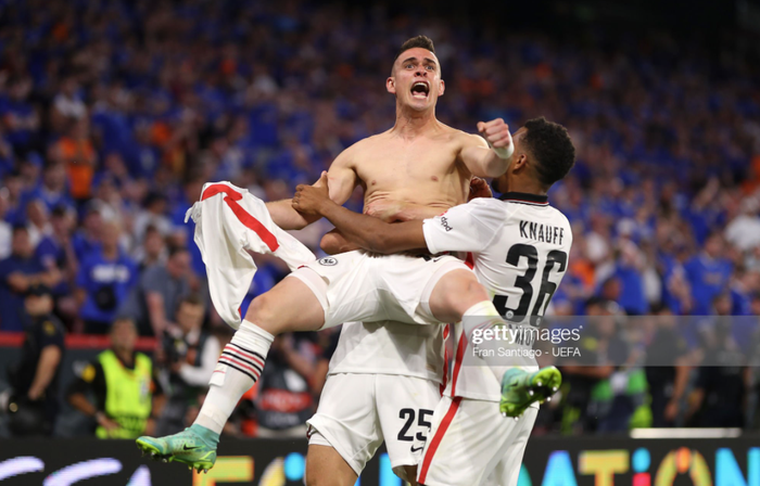 Chùm ảnh Frankfurt ăn mừng vô địch Europa League - Ảnh 7. Chùm ảnh Frankfurt ăn mừng vô địch Europa League - Ảnh 7.
