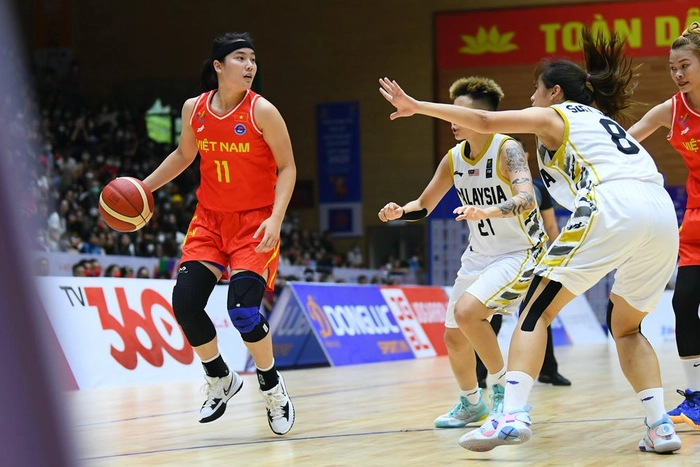 Vượt bão chấn thương, đội tuyển bóng rổ nữ Việt Nam kiên cường vượt qua Malaysia - Ảnh 1.