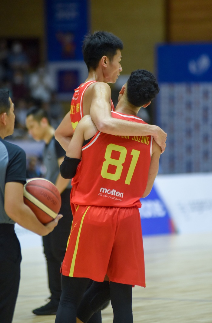 Bộ đôi Christian Juzang cùng Nguyễn Huỳnh Phú Vinh rực cháy: Song sát của Đội tuyển bóng rổ Việt Nam trước Malaysia - Ảnh 1.