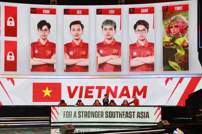 Cựu vương thế giới đến cổ vũ ĐT Liên Quân Việt Nam vô địch SEA Games 31 - Ảnh 2. Cựu vương thế giới đến cổ vũ ĐT Liên Quân Việt Nam vô địch SEA Games 31 - Ảnh 2.