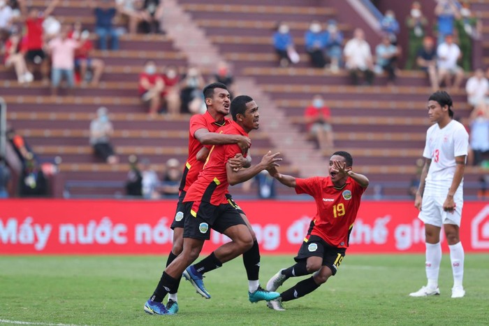 Trực tiếp U23 Việt Nam vs U23 Philippines (HT): Văn Đô sút phạt sạt cột - Ảnh 20.