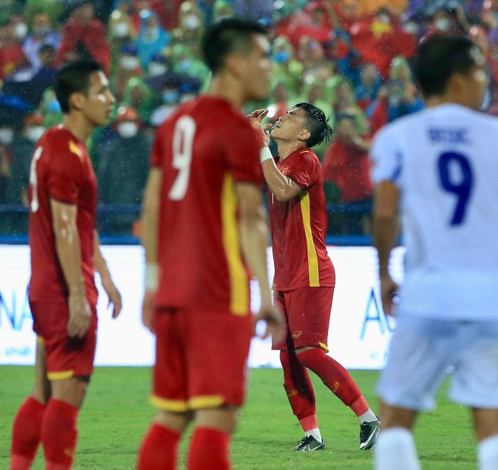 Trực tiếp U23 Việt Nam vs U23 Philippines (HT): Văn Đô sút phạt sạt cột - Ảnh 2.