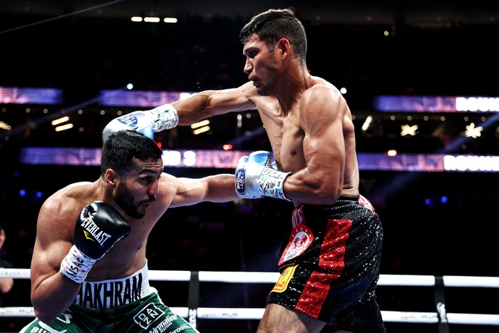 Trực tiếp boxing: Canelo Alvarez vs Dmitry Bivol - Ảnh 2.