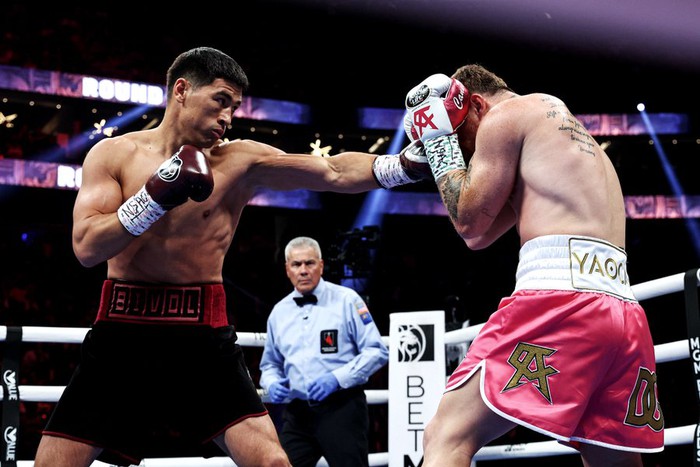 Trực tiếp boxing: Canelo Alvarez vs Dmitry Bivol - Ảnh 2.