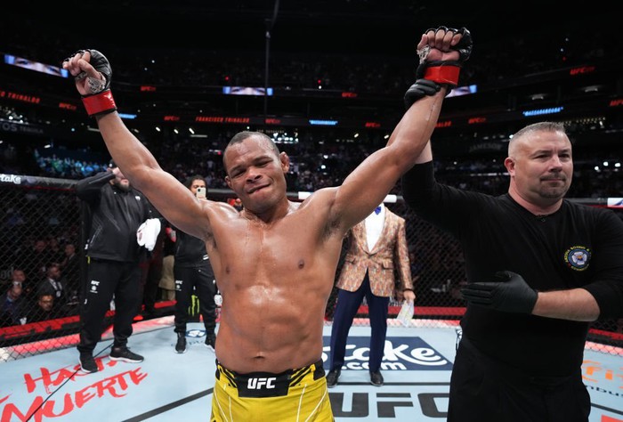 Trực tiếp UFC 274: Charles Oliveira vs Justin Gaethje - Ảnh 2.