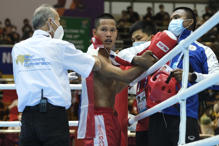 Học trò &quot;thánh Muay&quot; Buakaw khiến hy vọng vàng kickboxing Việt Nam SEA Games 31 ôm hận  - Ảnh 9.