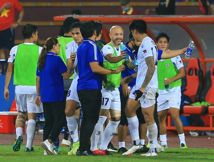 U23 Philippines ăn mừng phấn khích sau khi cầm hòa U23 Việt Nam - Ảnh 6.