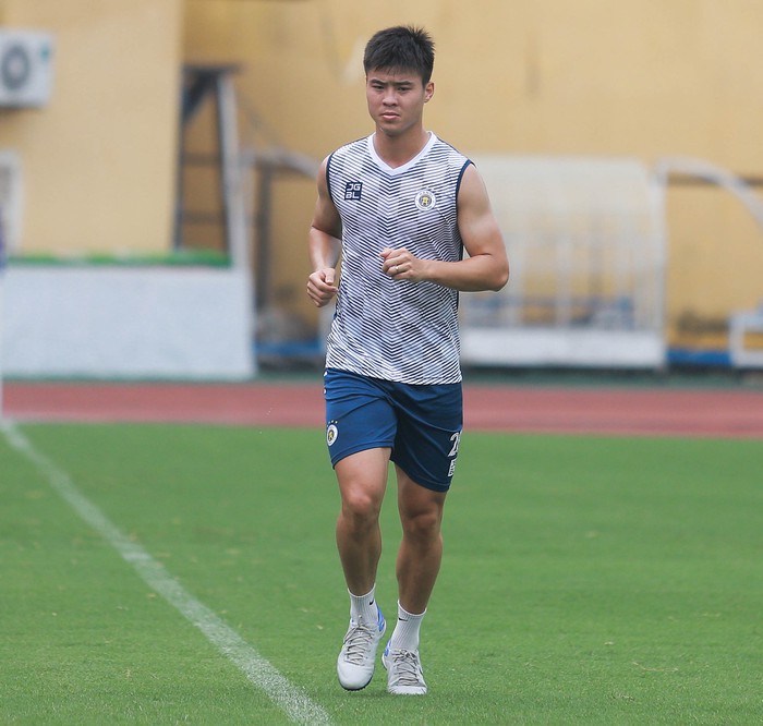 Văn Hậu báo tin vui, Duy Mạnh suýt ngã trước buổi tập của Hà Nội FC chuẩn bị đấu Nam Định - Ảnh 2. Văn Hậu báo tin vui, Duy Mạnh suýt ngã trước buổi tập của Hà Nội FC chuẩn bị đấu Nam Định - Ảnh 2.