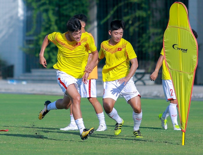 Khuất Văn Khang, Văn Trường làm điều khác biệt, U19 Việt Nam tập buổi cuối trước khi đi Indonesia  - Ảnh 6.