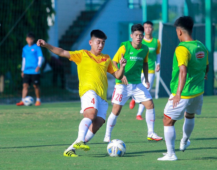 Khuất Văn Khang, Văn Trường làm điều khác biệt, U19 Việt Nam tập buổi cuối trước khi đi Indonesia  - Ảnh 10.