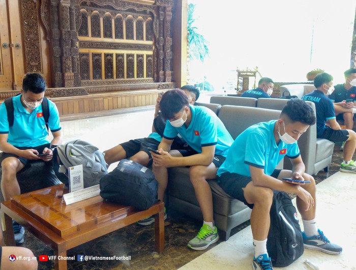 U19 Việt Nam có mặt tại địa điểm thi đấu U19 Đông Nam Á 2022 sau 19 tiếng di chuyển  - Ảnh 7.