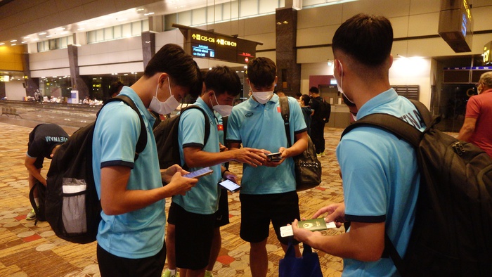 U19 Việt Nam có mặt tại địa điểm thi đấu U19 Đông Nam Á 2022 sau 19 tiếng di chuyển  - Ảnh 2.
