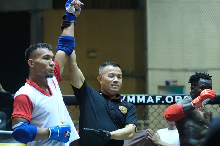 Trần Quang Lộc đánh bại võ sĩ châu Phi tại LION 
Championship 2022 - Ảnh 6.