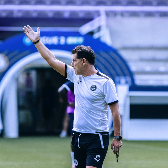HLV Pau FC khẳng định Quang Hải góp mặt ở trận gặp Dijon, tiết lộ lời khuyên về cách thi đấu khôn khéo - Ảnh 2. HLV Pau FC khẳng định Quang Hải góp mặt ở trận gặp Dijon, tiết lộ lời khuyên về cách thi đấu khôn khéo - Ảnh 2.