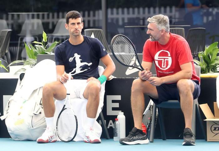 Djokovic rạng rỡ trở lại Australia sau 1 năm bị trục xuất - Ảnh 6.