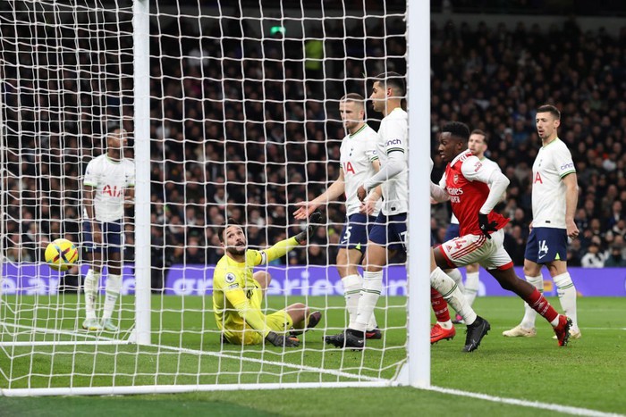 Hạ Tottenham, Arsenal bỏ xa Man City 8 điểm - Ảnh 2.