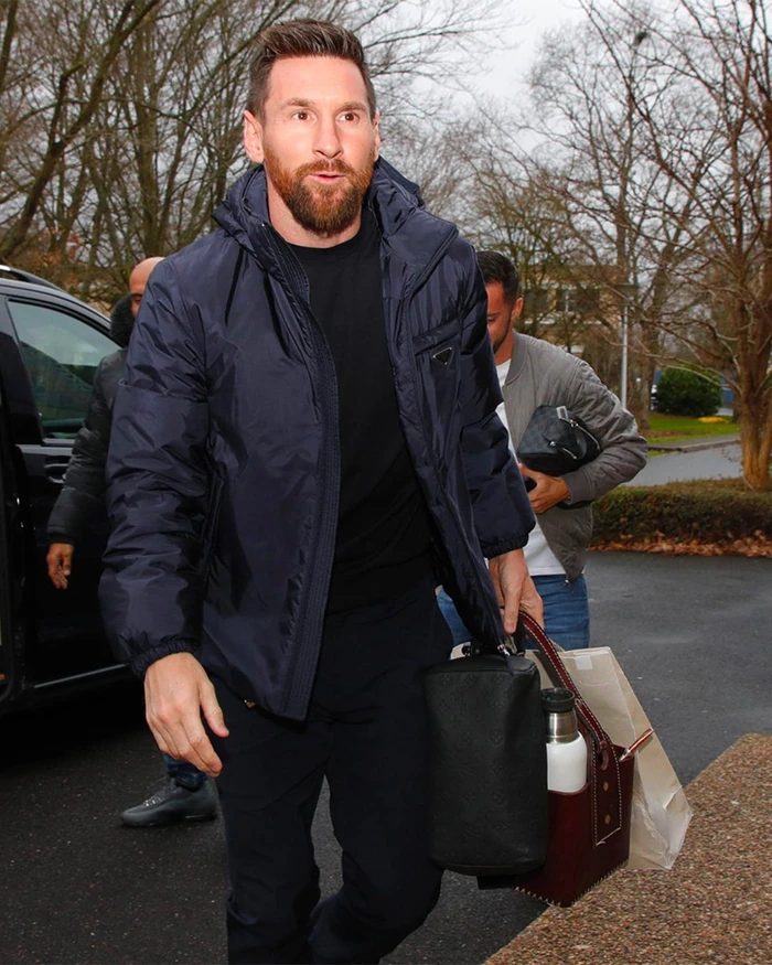 Đồng đội xếp hàng chào đón Messi trở lại Paris - Ảnh 2.